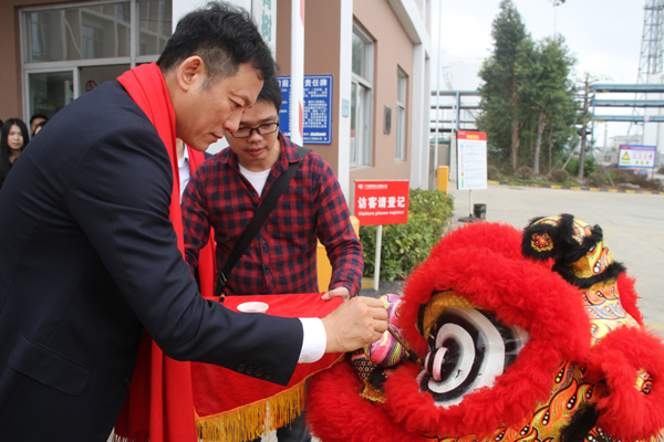 千秋偉業(yè)添錦繡 萬(wàn)里鵬程展宏圖 —— 常青樹(shù)舞獅獻(xiàn)瑞賀新春，歡天喜地迎開(kāi)工！