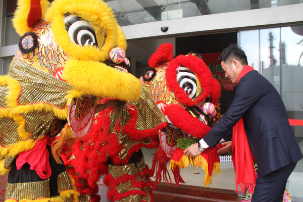千秋偉業(yè)添錦繡 萬(wàn)里鵬程展宏圖 —— 常青樹(shù)舞獅獻(xiàn)瑞賀新春，歡天喜地迎開(kāi)工！