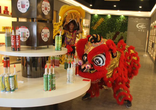 千秋偉業(yè)添錦繡 萬(wàn)里鵬程展宏圖 —— 常青樹(shù)舞獅獻(xiàn)瑞賀新春，歡天喜地迎開(kāi)工！